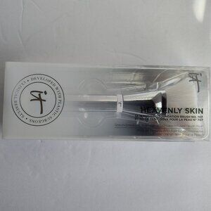 It Cosmetics Heavenly Skin-Hugging Foundation Brush